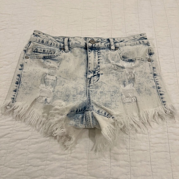 Altar'd State Denim Cloud Wash Distressed Frayed Hem Shorts--Size 28 - Picture 1 of 14